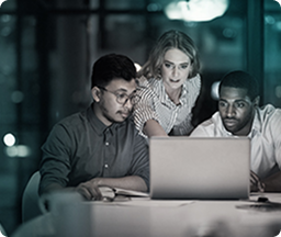 foto ilustrativa da equipe engajada do cliente da agência de marketing Galaxxia no Rio de Janeiro e São Paulo.